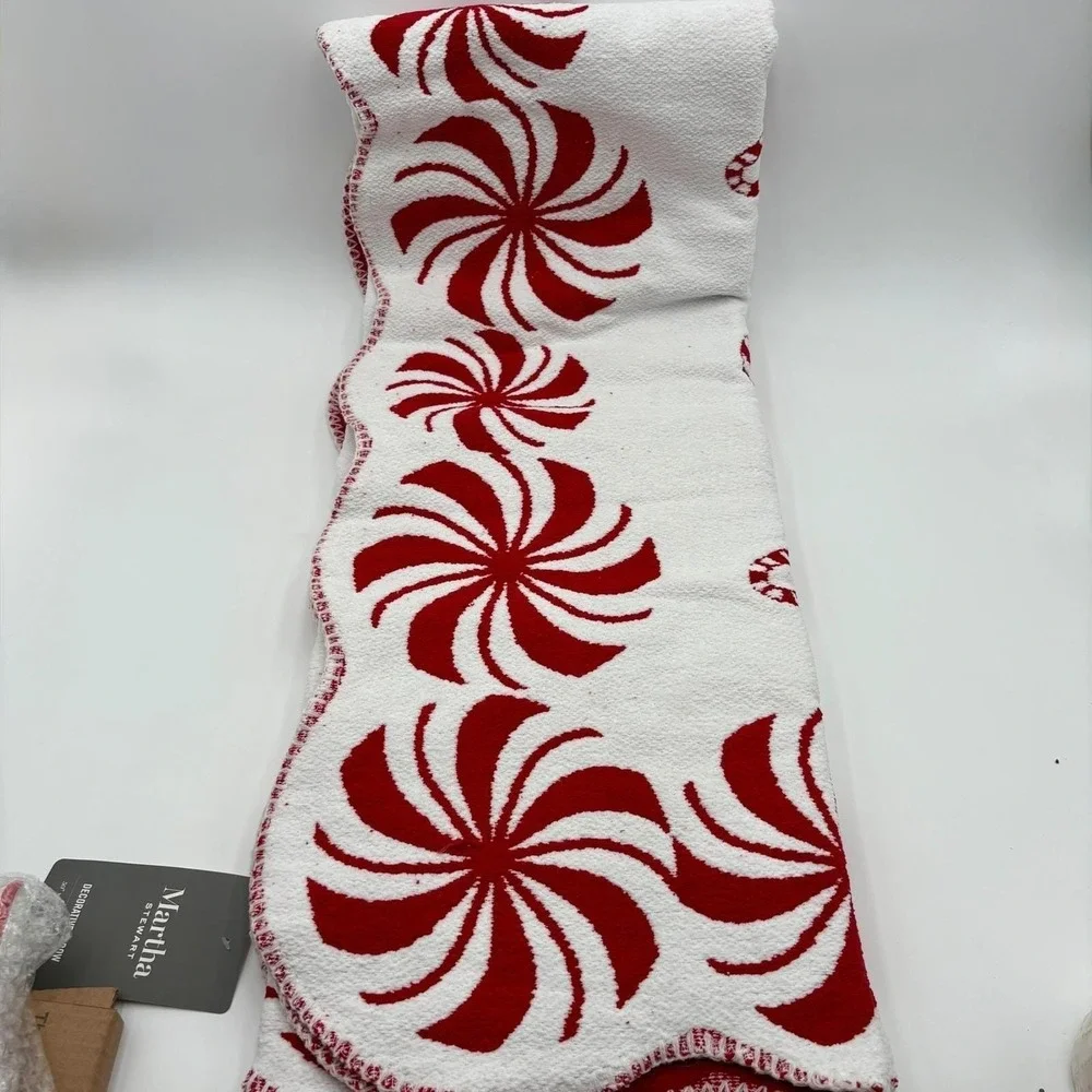 Martha‎ Stewart Scalloped Christmas Peppermint Decorative Throw Blanket Holiday